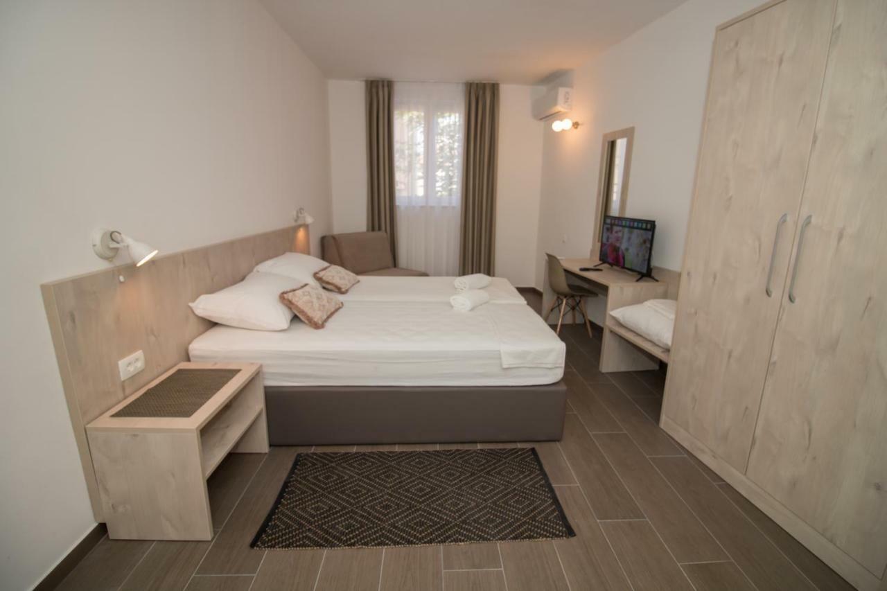 Ninas Apartments Мостар Екстериор снимка